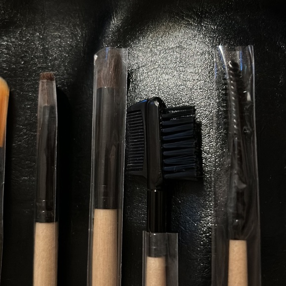 🛁Brand New Crown 10-Piece Pro Basics Brush Set plus fold up case M77 - Picture 7 of 9